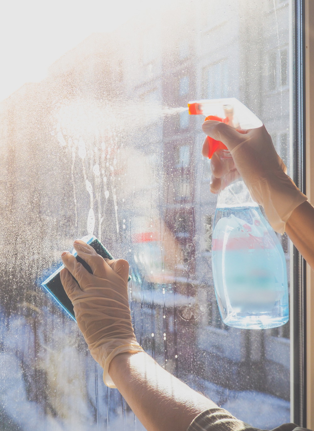 Mycie okien jak myć okna bez smug? Poradnik krok po kroku